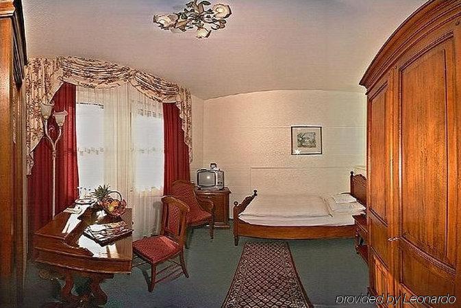 ホテル アム ヨゼフスプラッツ ニュルンベルク 部屋 写真